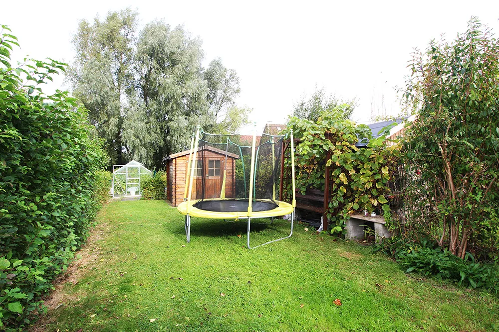 House with garden and garage