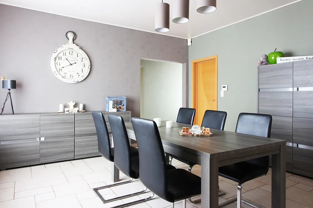 Ruime gezinswoning met atelier / bijgebouw(en)1
