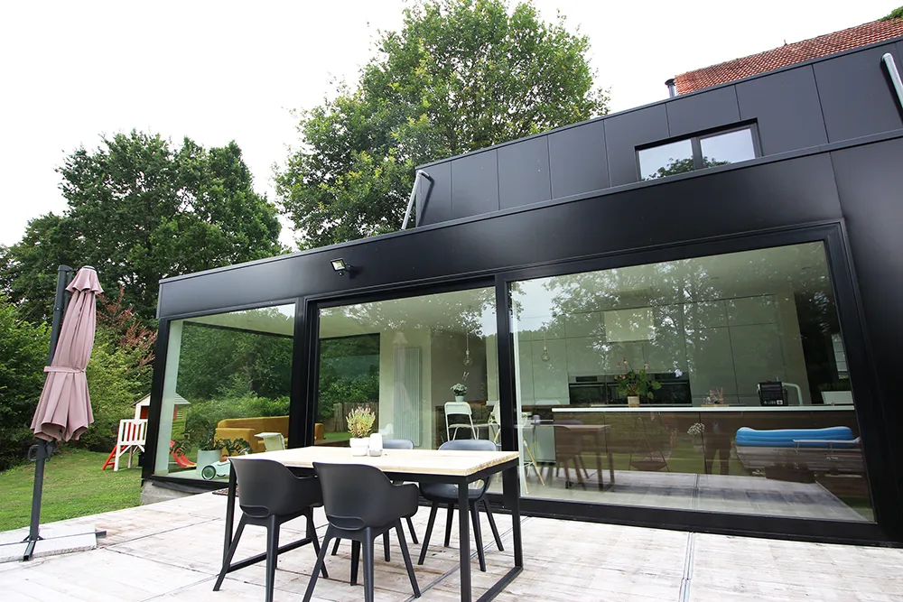 Gerenoveerde woning met moderne uitbouw