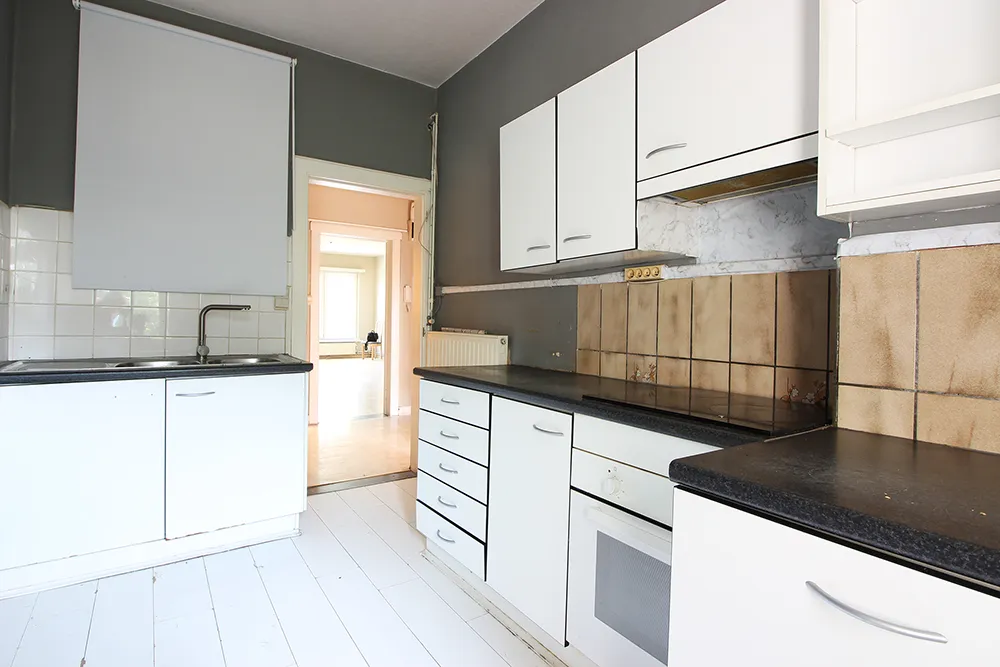 Te renoveren appartement met terras