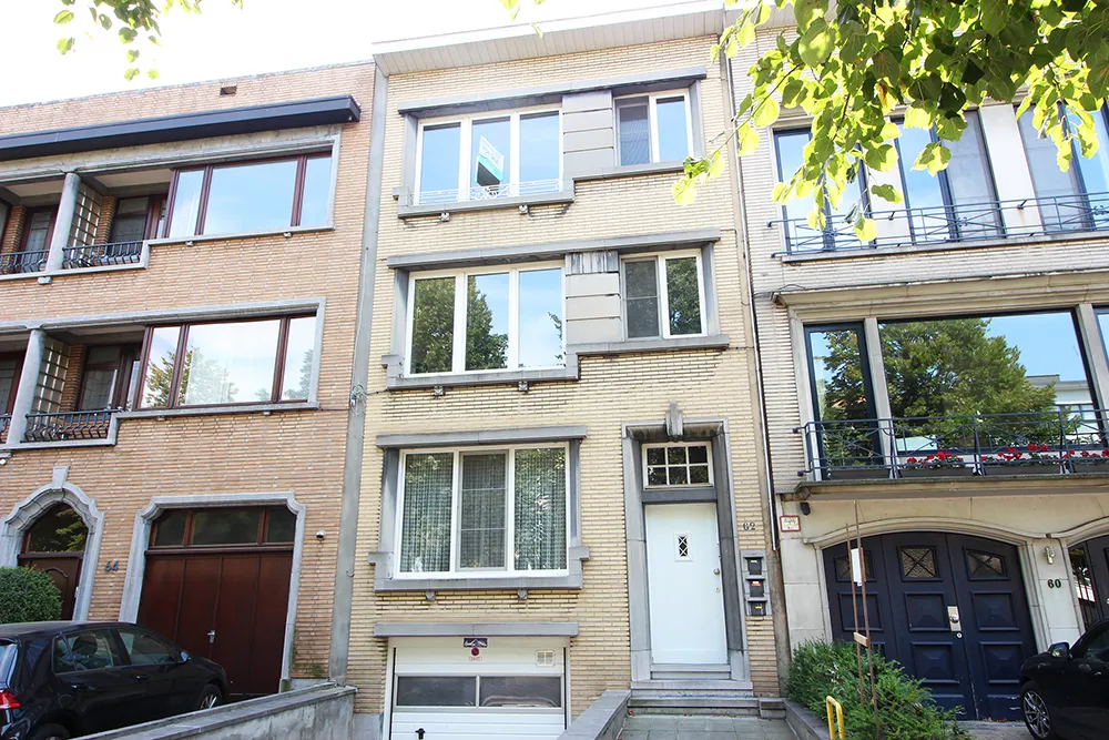 Te renoveren appartement met terras