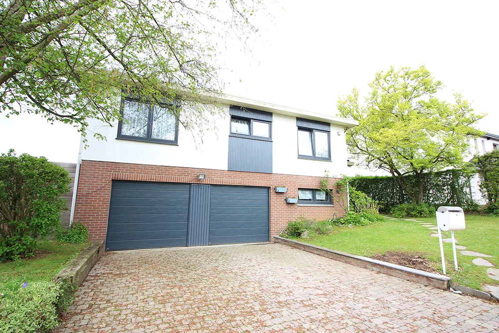 Spacious villa in a residential area1
