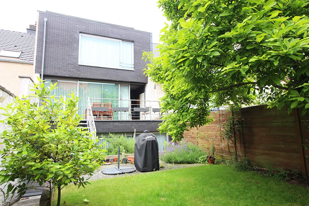 Modern, bright house with double garage