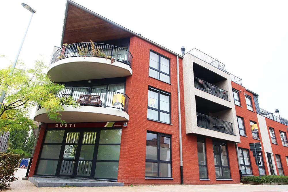 Recent apartment with terrace and garden1