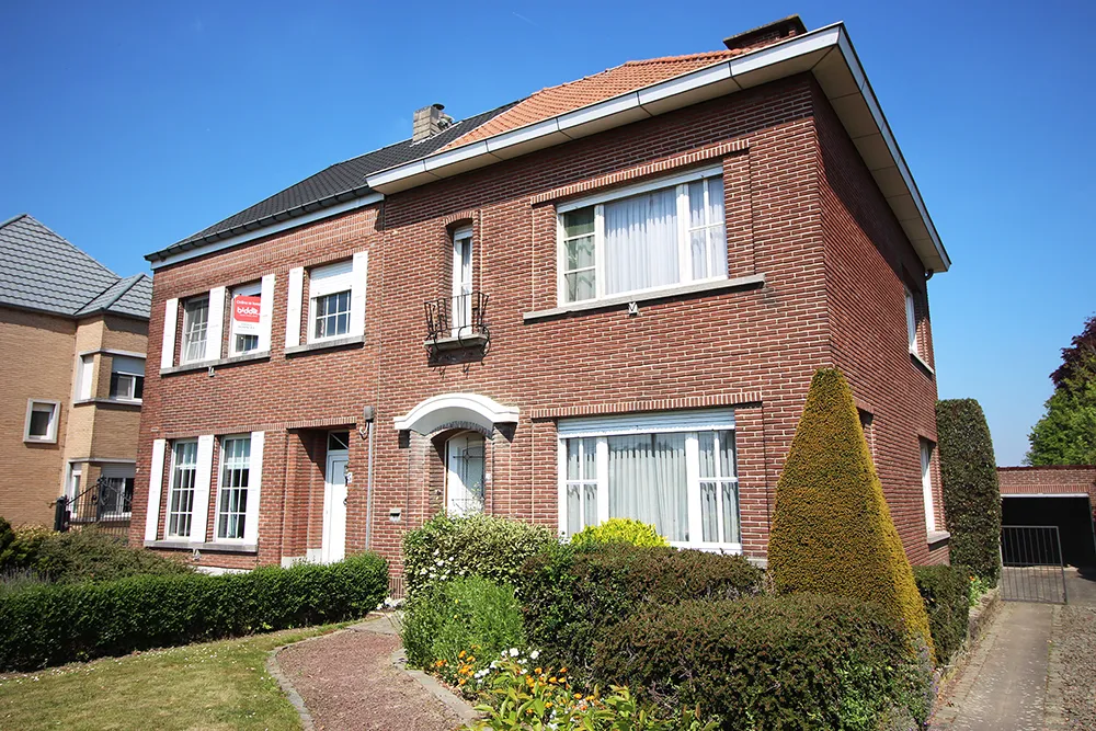 Family house with building plot1