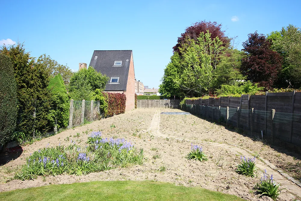 Family house with building plot