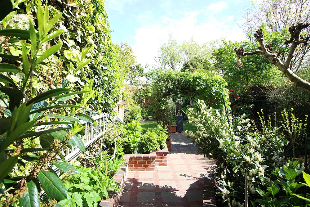 Bel-etage met aangename tuin1