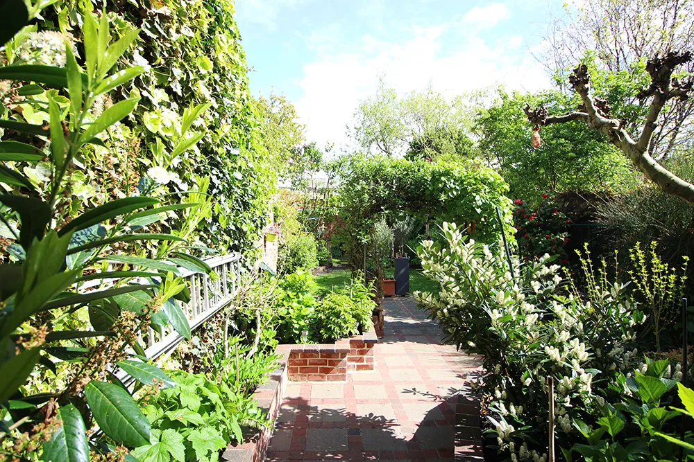 Bel-etage avec jardin agréable1