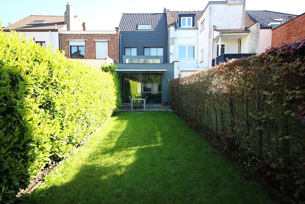 Maison contemporaine rénovée, située au centre