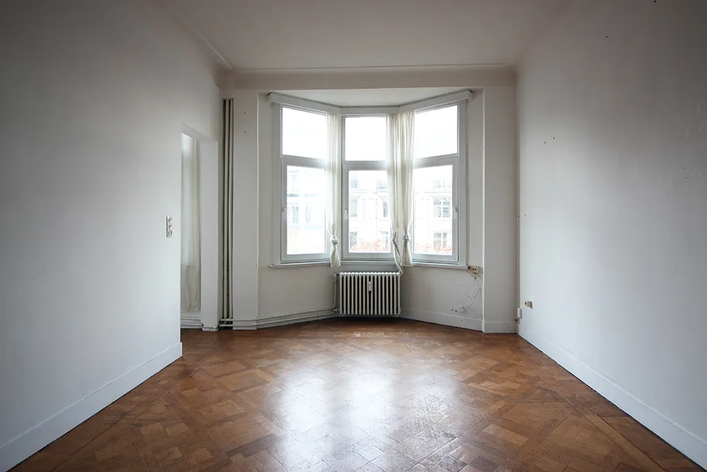 Authentic apartment with high ceilings and parquet flooring