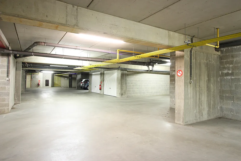  Car parking space in recent building 