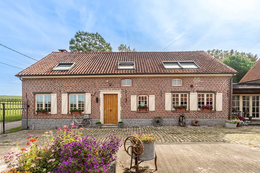 Ferme carrée entièrement rénovée1