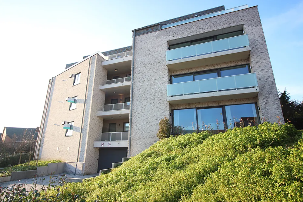 Sunny ground floor apartment with garden - left - 01.01