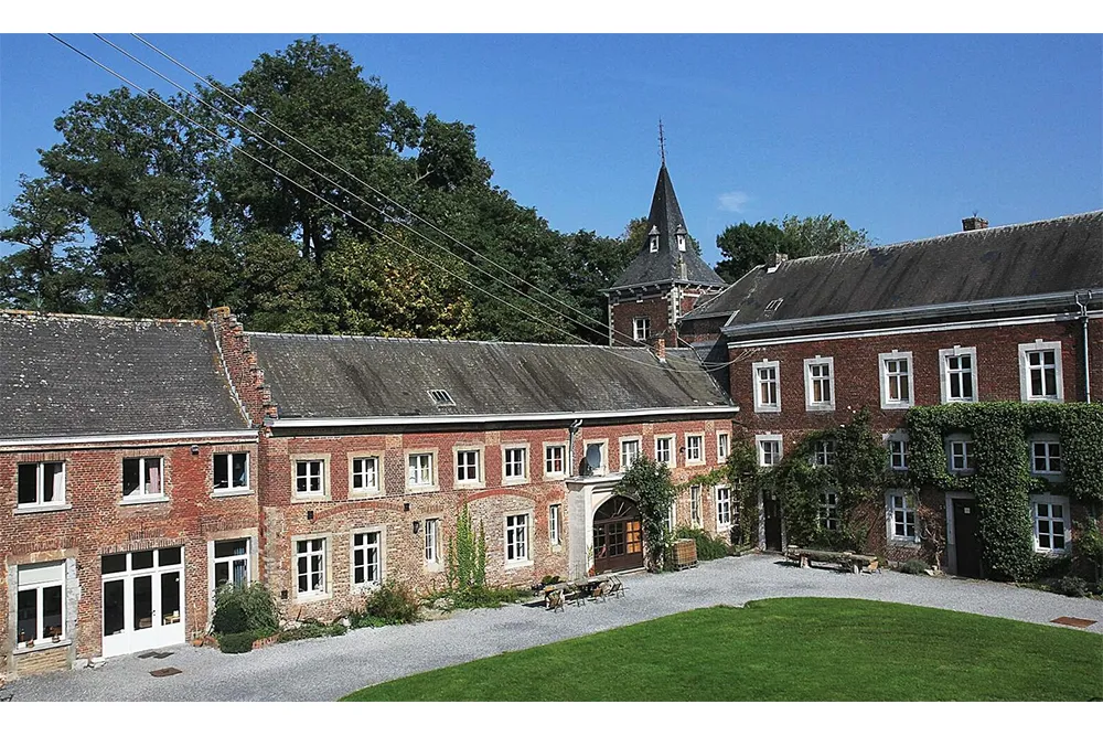 Castle, coach house, gatehouse and vacation house in unique location