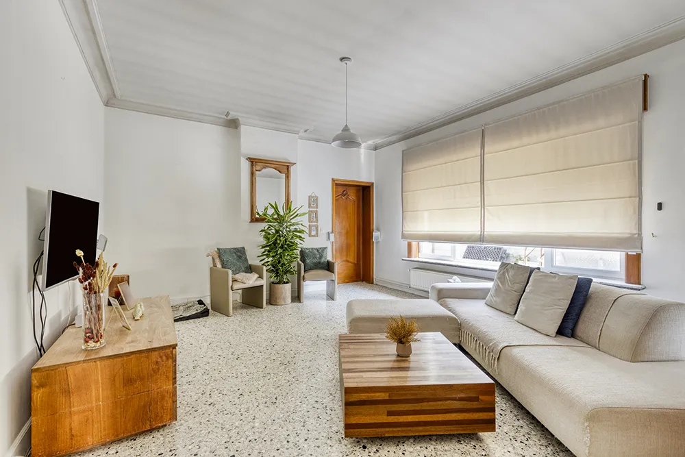 Villa spacieuse de caractère bien située0