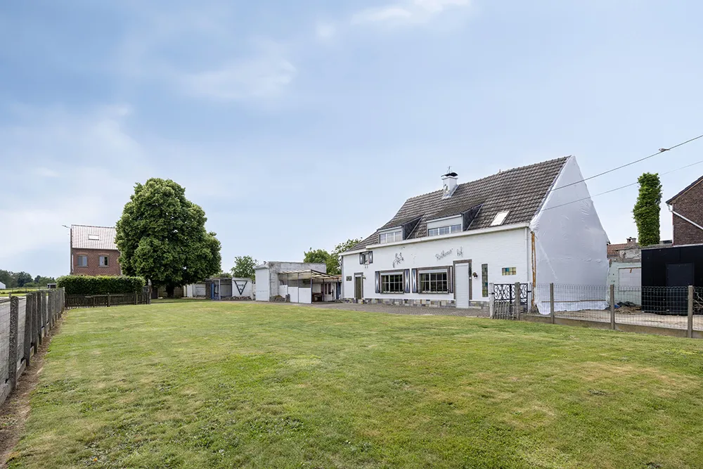 Te renoveren hoeve OF projectgrond in landelijke omgeving0