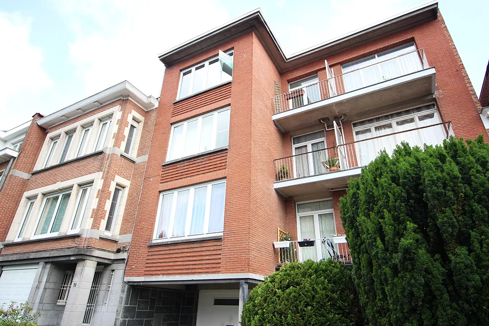 Mooi, lichtrijk, te renoveren appartement0