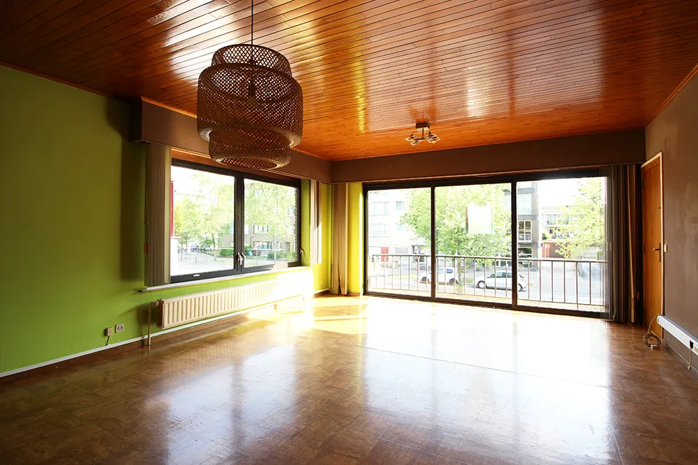 Apartment to be refreshed with large terrace and lots of potential