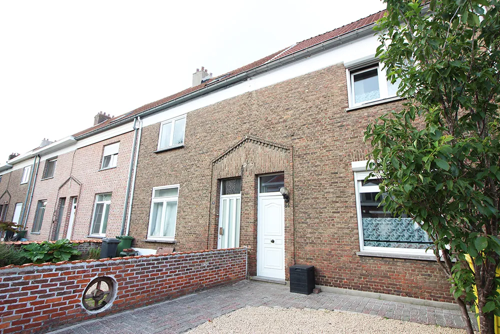 Move-in ready family home with 3 bedrooms, garden and large garage 1