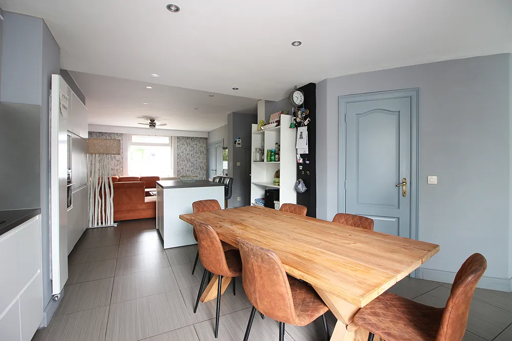 Move-in ready family home with 3 bedrooms, garden and large garage 0