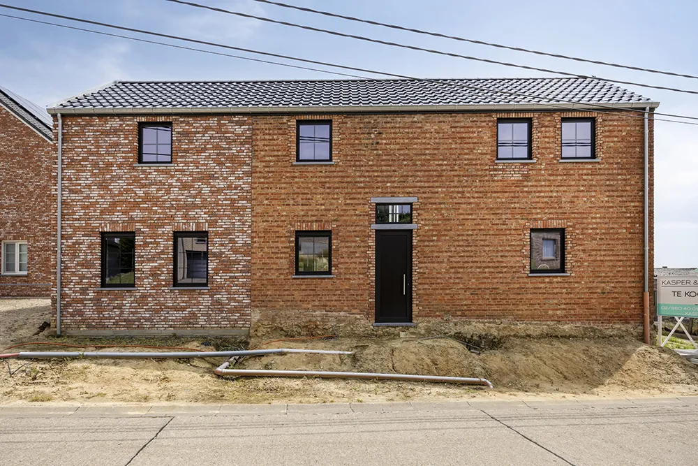 Partially renovated rural home on ± 8 ares 0