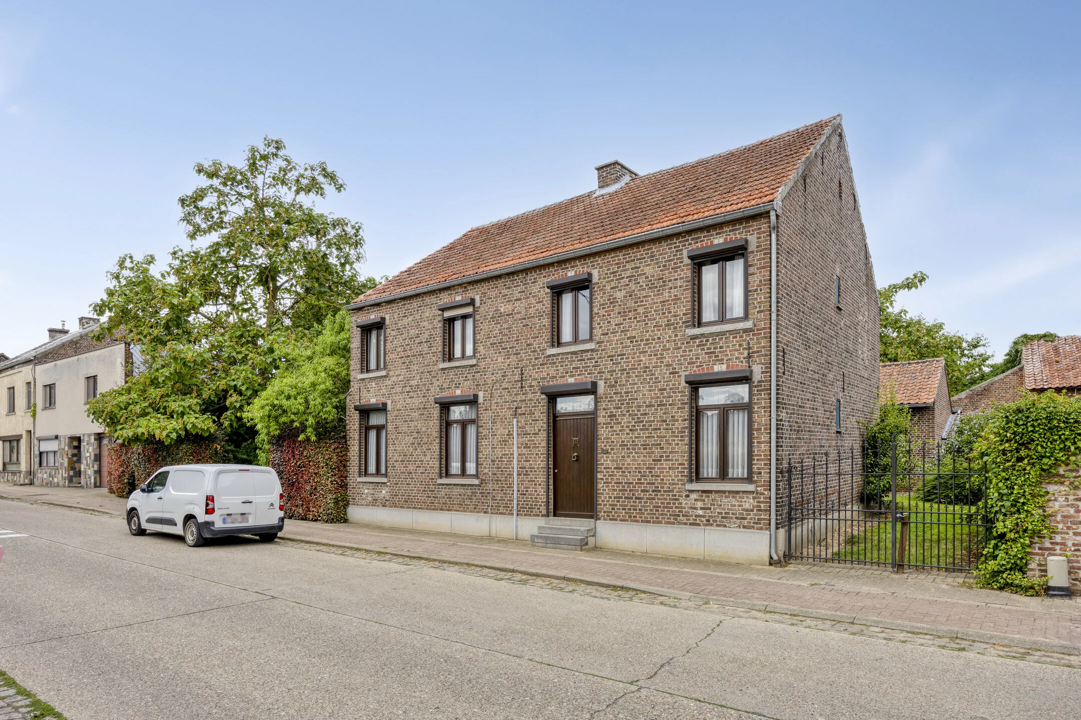Rural house with lots of potential in Oplinter0