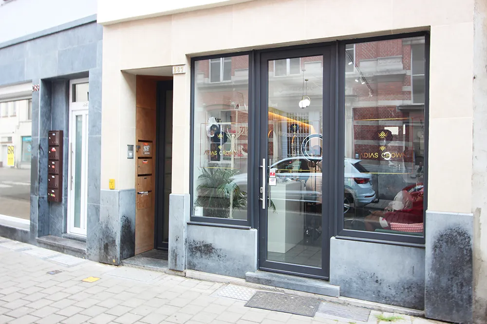 Immeuble commercial avec atelier à un emplacement de choix 