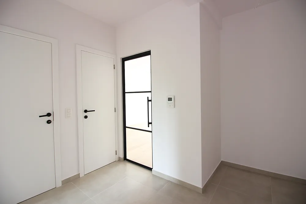 Appartement contemporain rénové dans un excellent emplacement