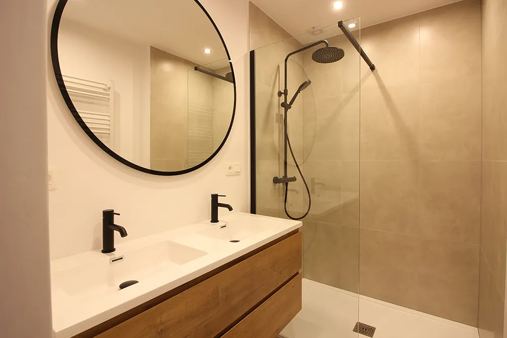 Appartement contemporain rénové dans un excellent emplacement0