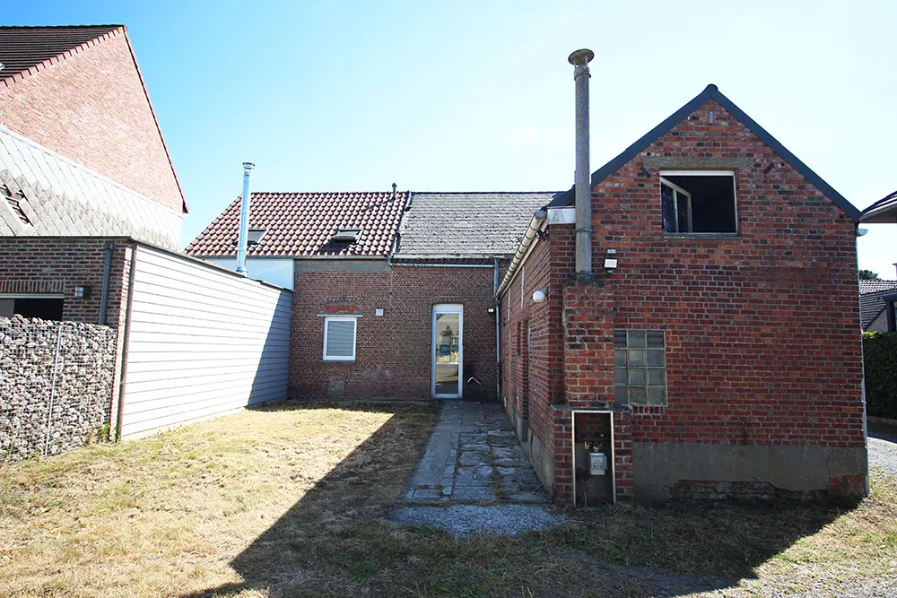 Property to renovate with garden1