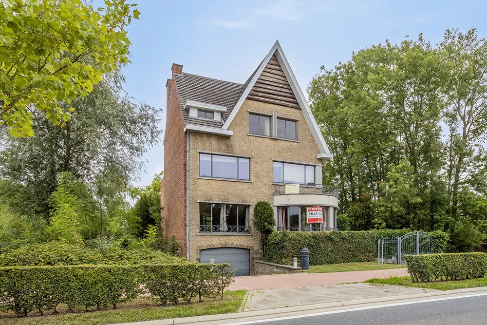 Maison polyvalente avec espace professionnel et double véranda 0