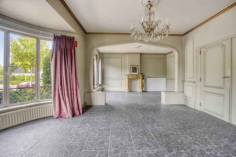 Maison polyvalente avec espace professionnel et double véranda 