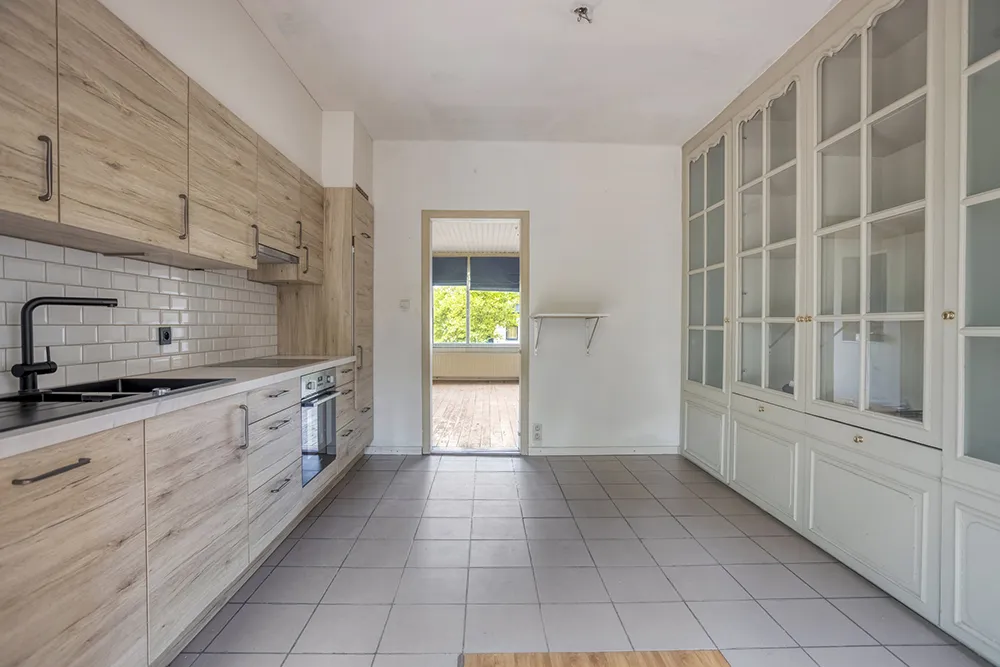 Maison polyvalente avec espace professionnel et double véranda 