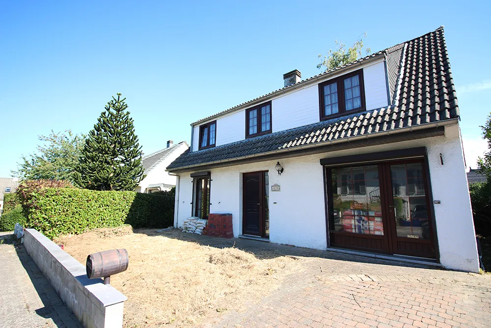 Charmante villa 4 à 5 chambres avec beau potentiel0
