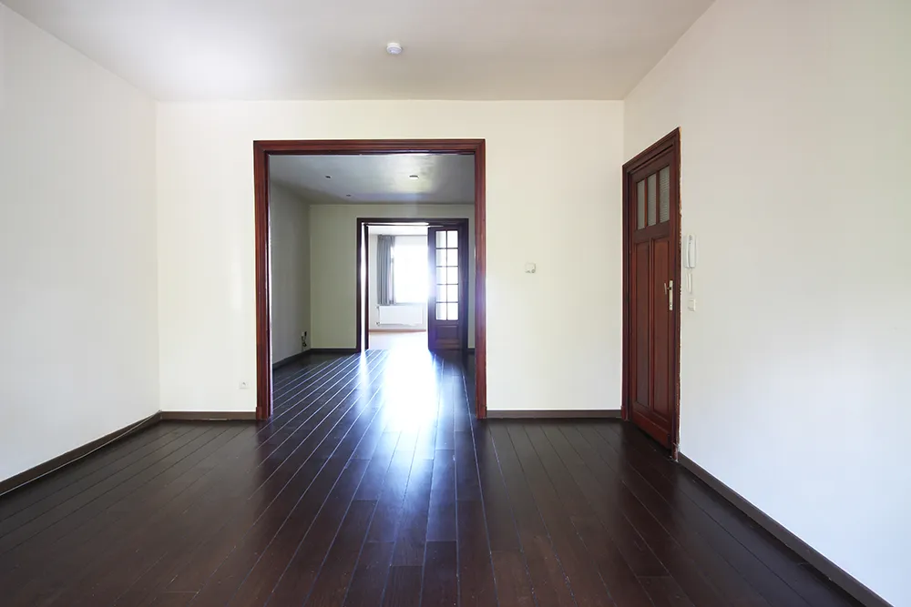 Cozy and well-maintained apartment in a small building0