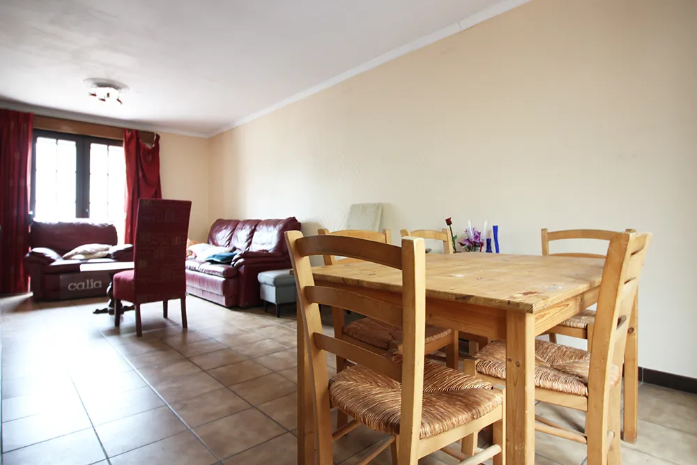 Charmante villa 4 à 5 chambres avec beau potentiel
