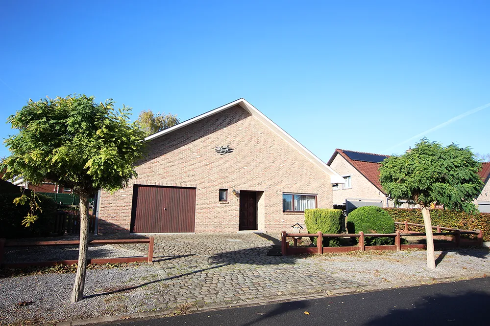 Extremely spacious house in a residential neighborhood0