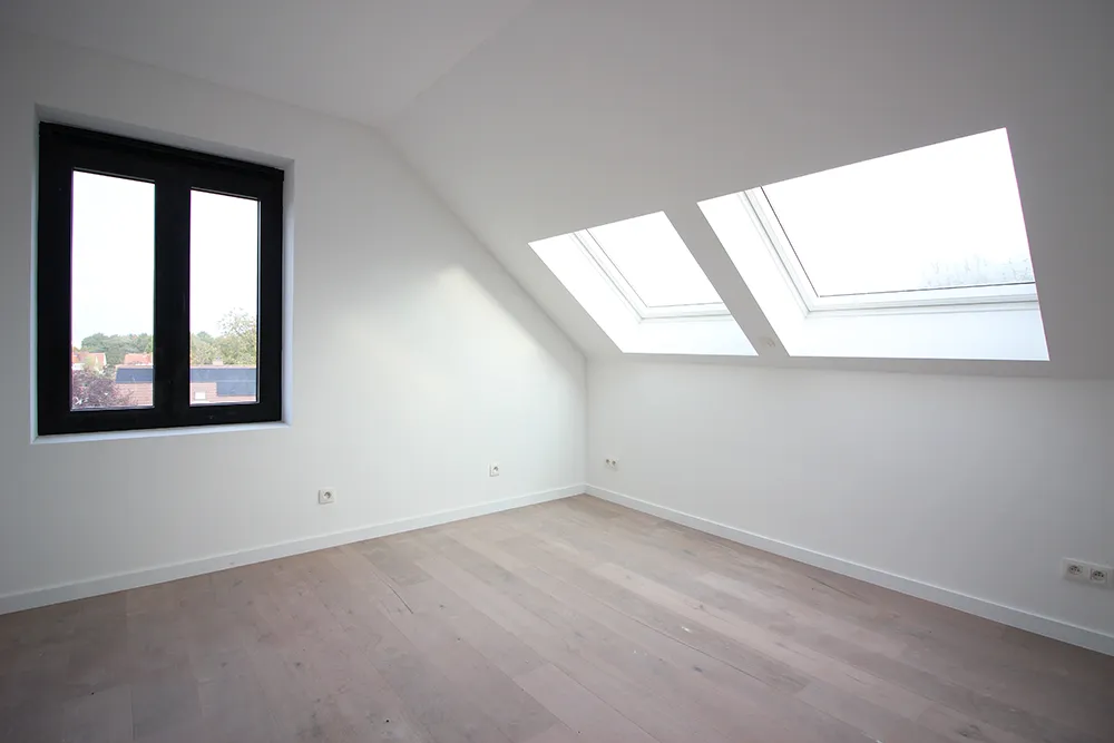 Lichtrijk volledig vernieuwd dakappartement