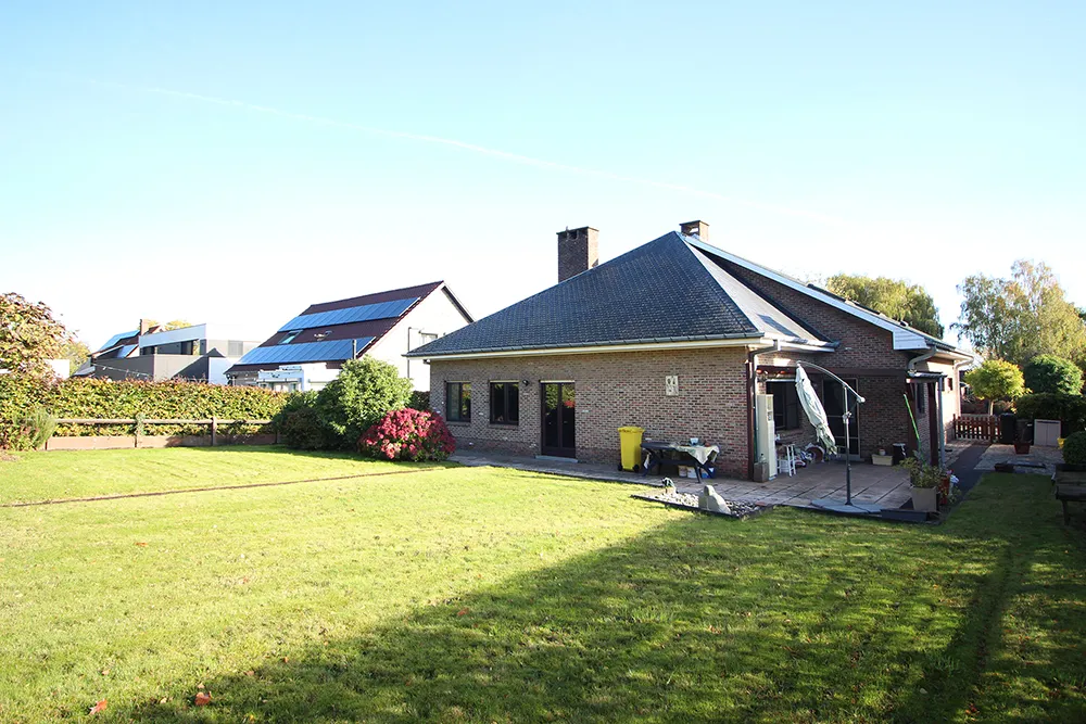 Extremely spacious house in a residential neighborhood