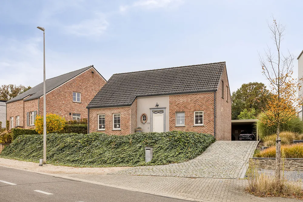 Cozy open property – Rural living with easy access0
