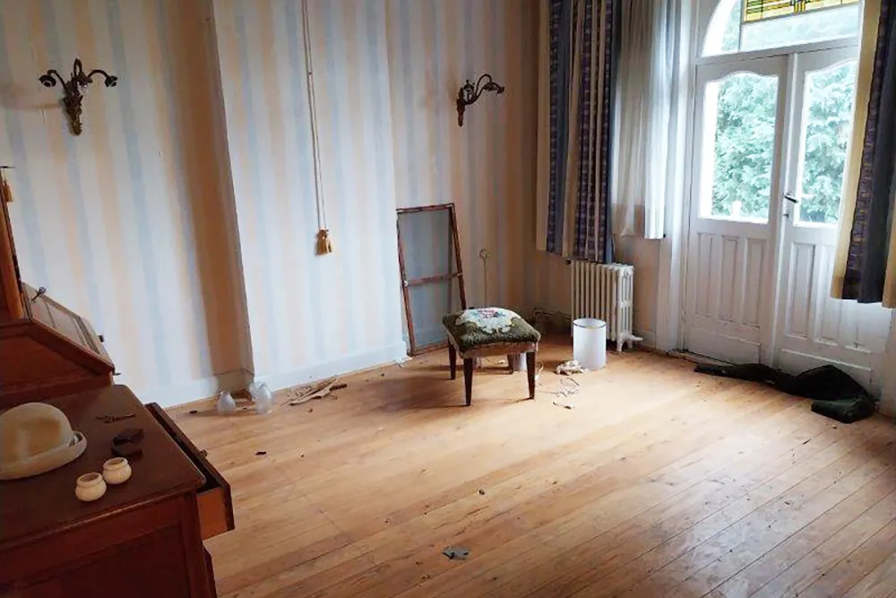 Beautiful castle villa with character to renovate