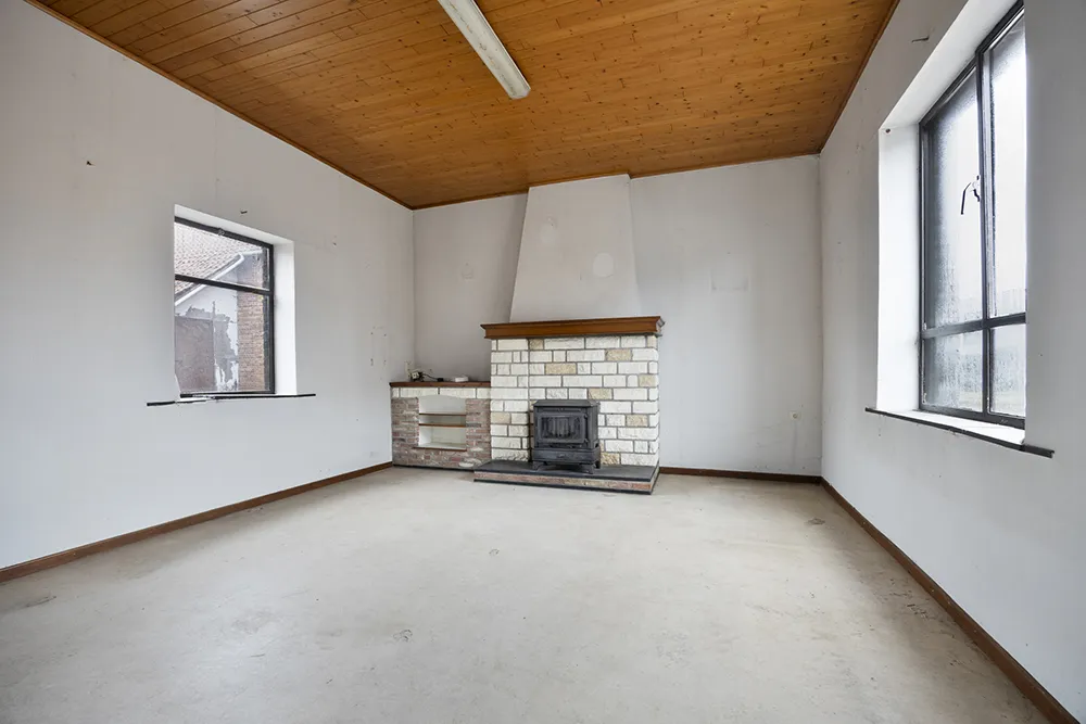 Property to renovate on a large plot of land