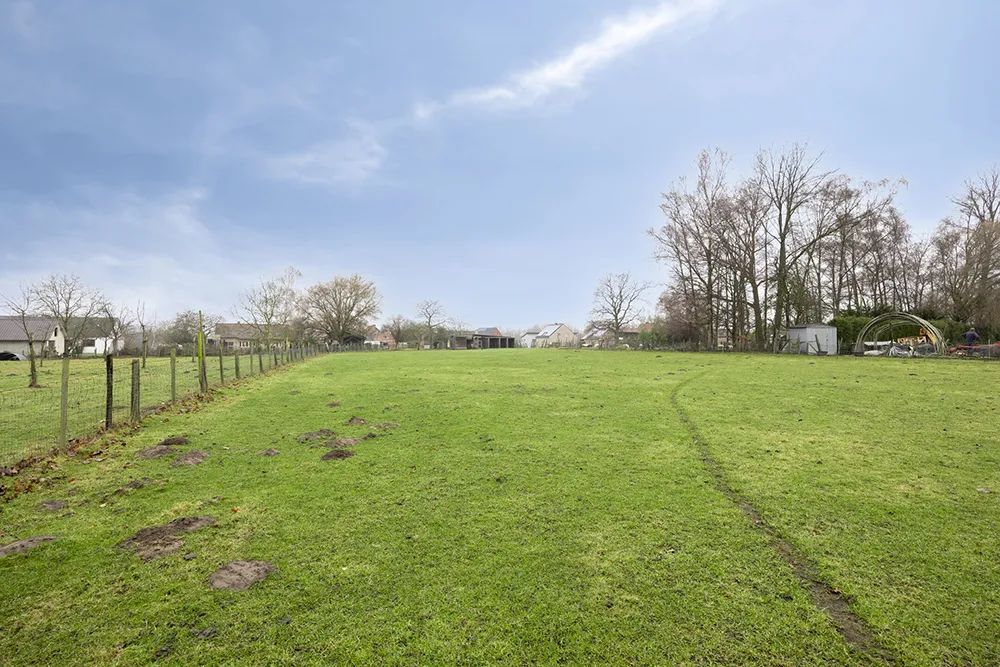 Property to renovate on a large plot of land