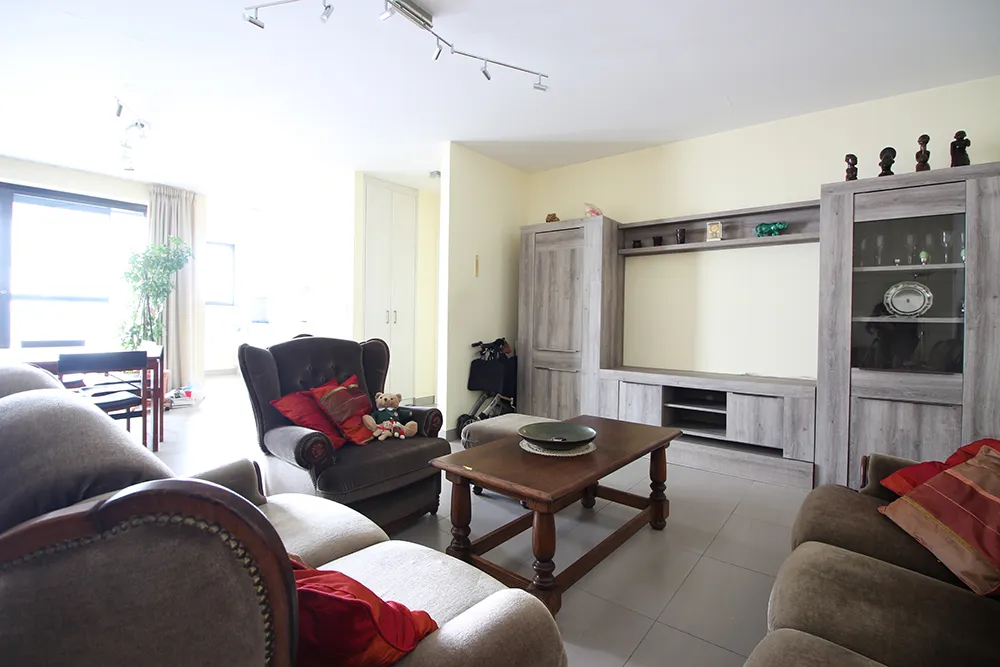 Centrally located apartment with spacious terrace and 2 parking spaces