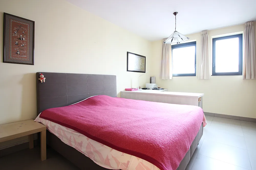 Centrally located apartment with spacious terrace and 2 parking spaces