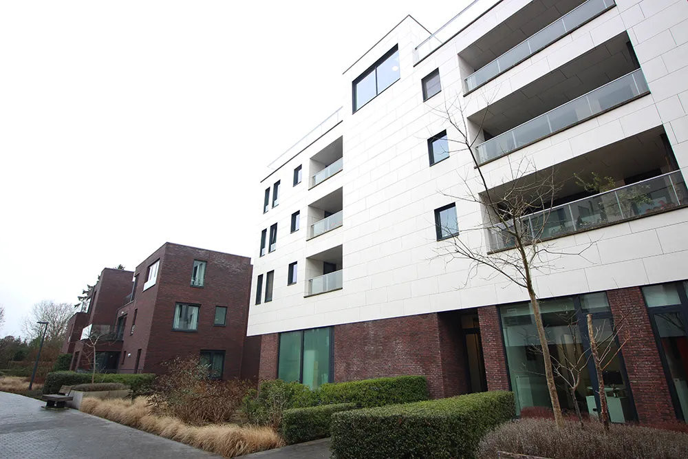 Centrally located apartment with spacious terrace and 2 parking spaces0