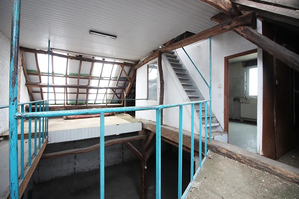 Werkplaats/magazijn met veel parking/buitenruimte