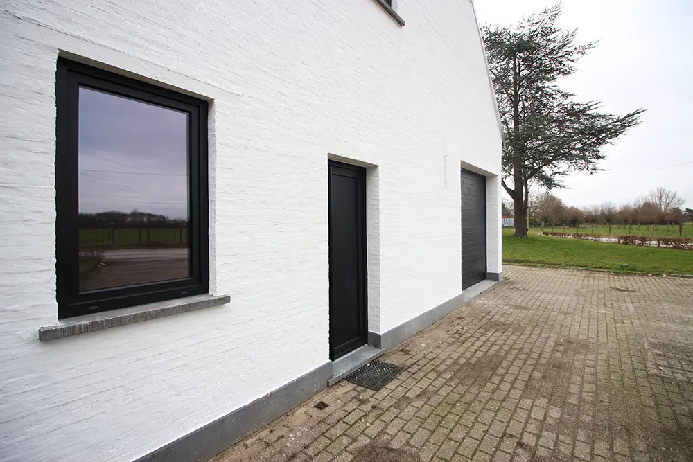 Werkplaats/magazijn met veel parking/buitenruimte1