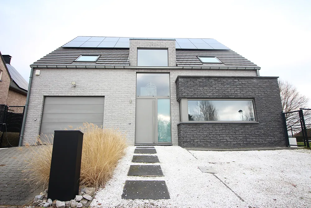 Moderne villa in residentiële omgeving