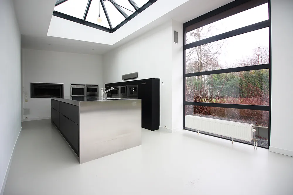 Architecturale villa op 24 are met zwembad1